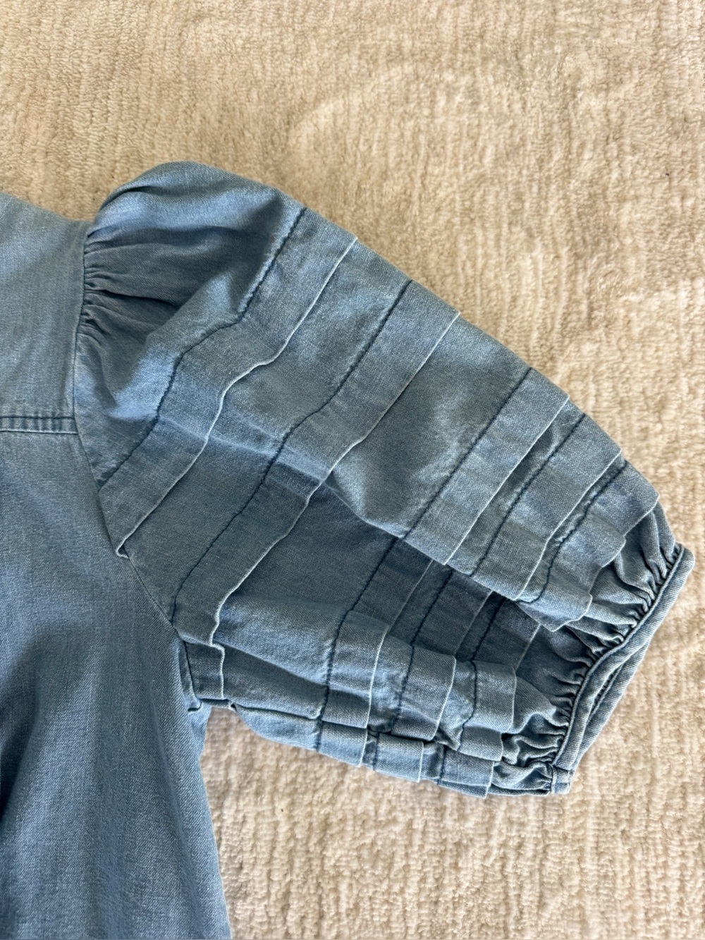 Karlie Light Wash Chambray Button Front Puff Sleeve Top Pleated NWT Medium - Picture 6 of 10